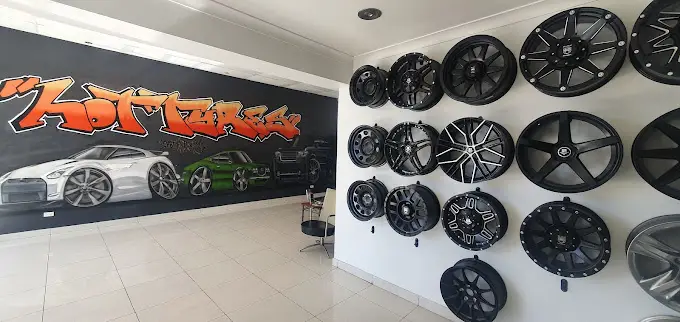 hot tyres shop image
